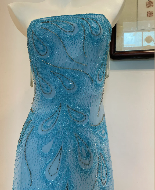 Wunderschönes blaues trägerloses A-Linien-Abendkleid aus Chiffon mit Perlen P4274