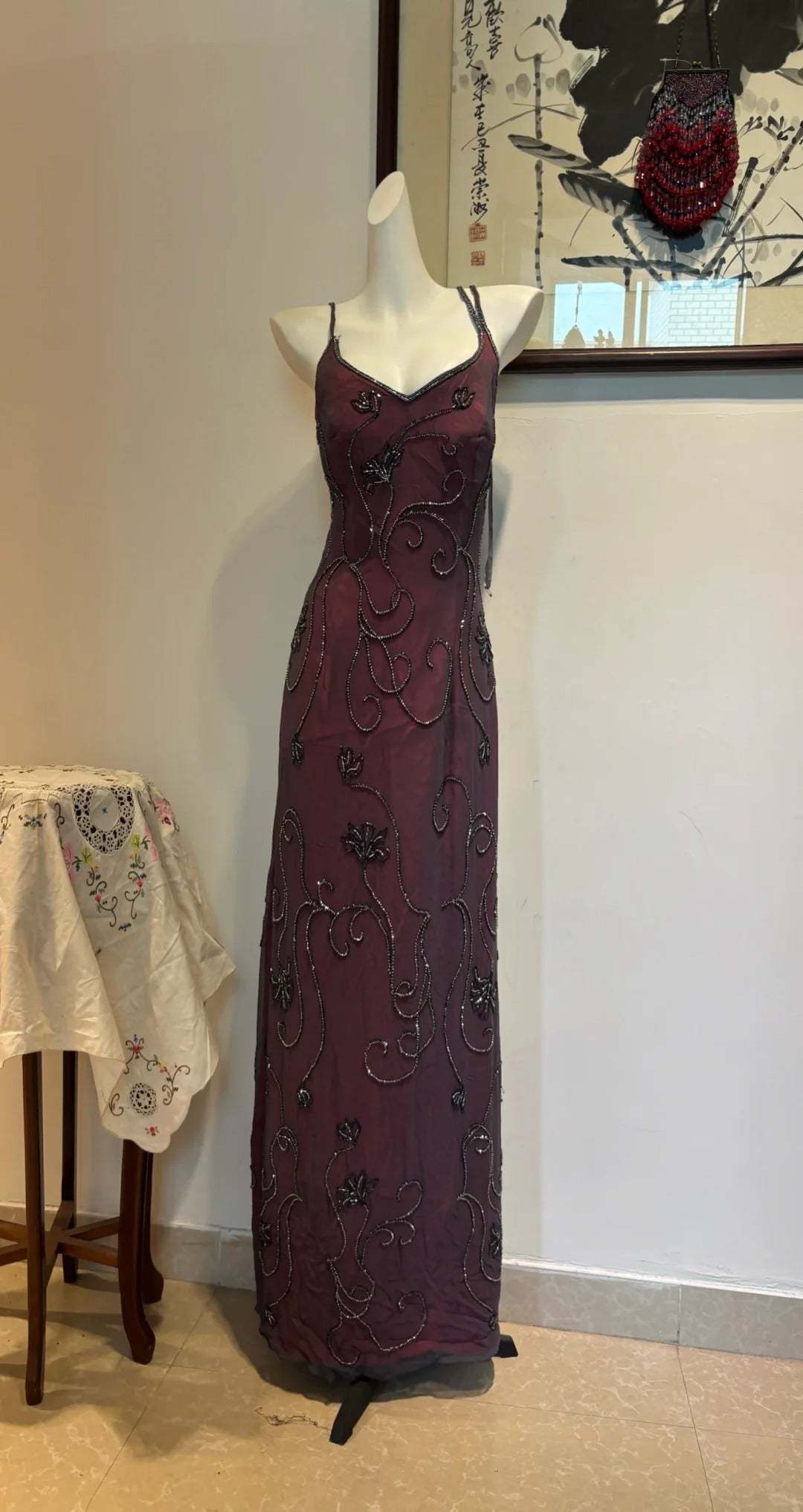 Elegantes Vintage Burgund Perlen Blumen Überkreuztes Rückenloses Satin Langes Ballkleid Abendkleid P4277