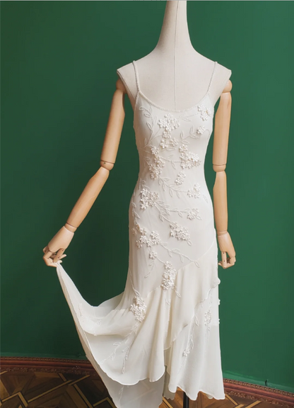 Elegantes weißes Meerjungfrauen-Abendkleid mit Spaghettiträgern, U-Ausschnitt, 3D-Blumenstickerei und Chiffon P4280