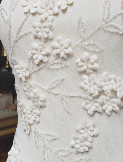Elegantes weißes Meerjungfrauen-Abendkleid mit Spaghettiträgern, U-Ausschnitt, 3D-Blumenstickerei und Chiffon P4280