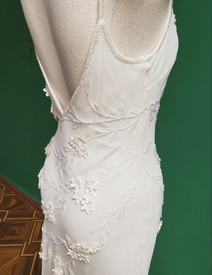 Elegantes weißes Meerjungfrauen-Abendkleid mit Spaghettiträgern, U-Ausschnitt, 3D-Blumenstickerei und Chiffon P4280