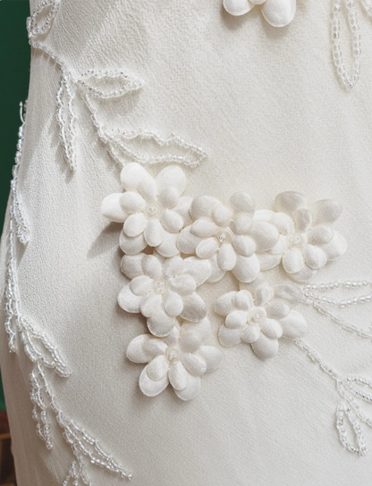 Elegantes weißes Meerjungfrauen-Abendkleid mit Spaghettiträgern, U-Ausschnitt, 3D-Blumenstickerei und Chiffon P4280