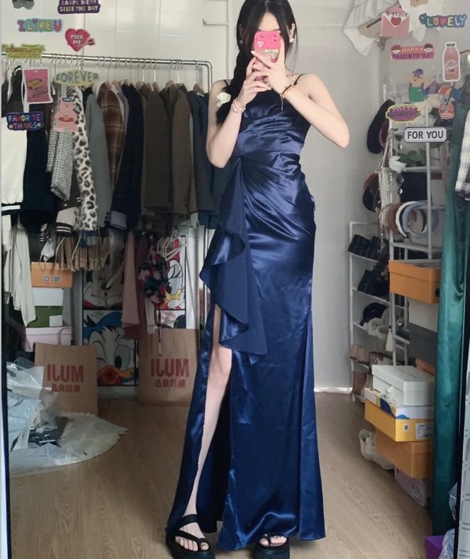 Elegantes nachtblaues Meerjungfrauen-Abendkleid mit hohem Schlitz und Rüschen aus Satin, langes Ballkleid P4288
