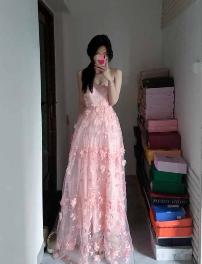 Süßes rosafarbenes trägerloses A-Linien-Abendkleid aus Tüll mit 3D-Blumenmuster, langes Ballkleid P4292