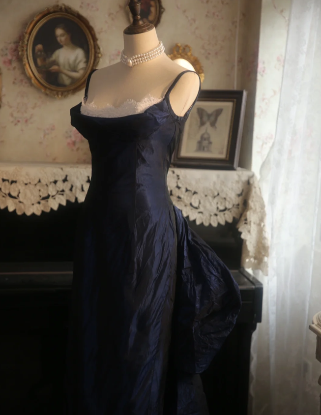 Vintage Marineblau Meerjungfrau Spaghettiträger U-Boot-Ausschnitt Rückenfrei Satin Schleppe Abschlussballkleid Abendkleid P4298