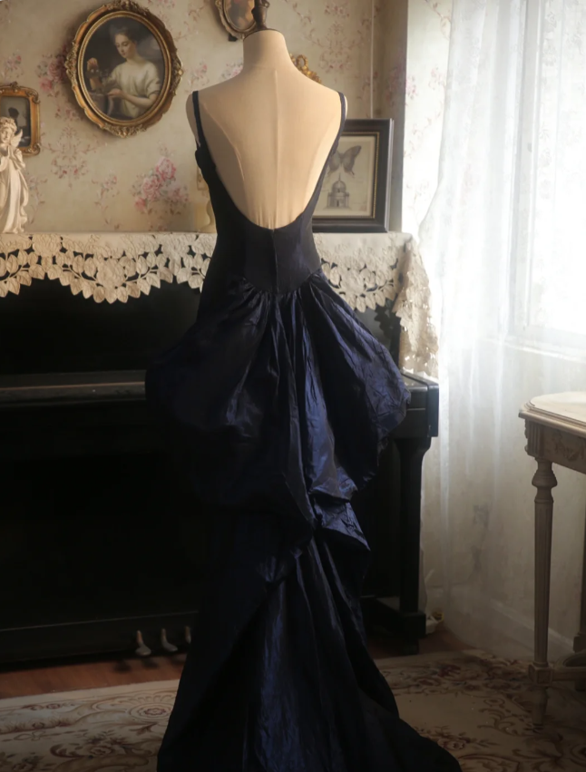 Vintage Marineblau Meerjungfrau Spaghettiträger U-Boot-Ausschnitt Rückenfrei Satin Schleppe Abschlussballkleid Abendkleid P4298