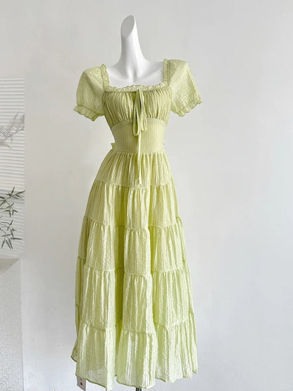 Robe de bal longue évasée vert clair à manches courtes et dos creux Robe de demoiselle d'honneur P4003