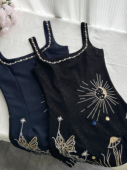 Fantasy Schwarzes, besticktes, schmales, eckiges, kurzes Geburtstagskleid, Heimkehrkleid P3991