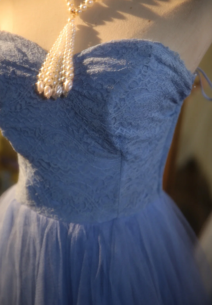 Elegantes hellblaues A-Linien-Abendkleid mit Herzausschnitt aus Spitze und Tüll P4303