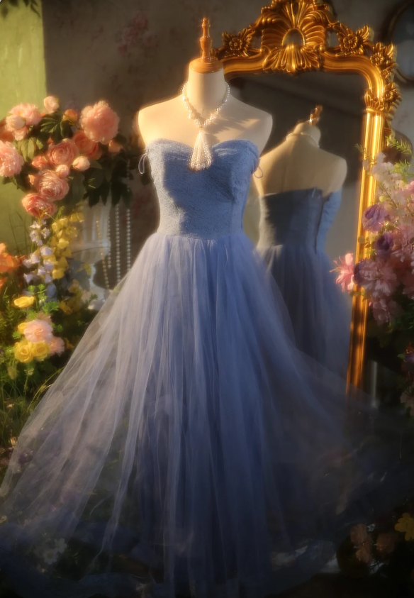 Elegantes hellblaues A-Linien-Abendkleid mit Herzausschnitt aus Spitze und Tüll P4303