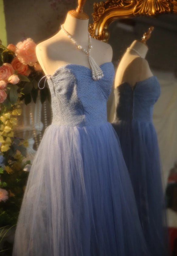 Elegantes hellblaues A-Linien-Abendkleid mit Herzausschnitt aus Spitze und Tüll P4303