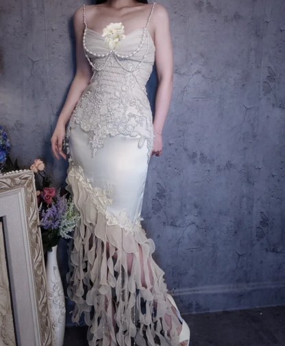Luxuriöses Meerjungfrauen-Abendkleid in Elfenbein mit dünnen Trägern, Perlen und Rüschen aus Satin, Lang, Ballkleid P4310