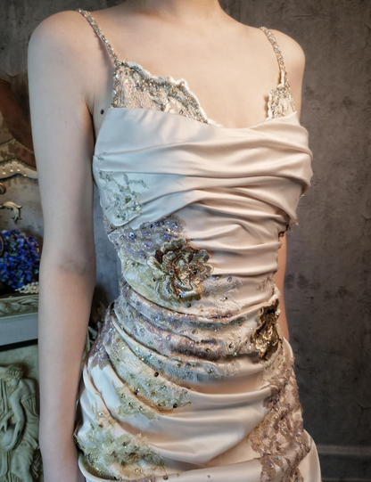 Elegantes figurbetontes Champagner-Spaghettiträger-Ballkleid aus Satin mit Perlen und Stickereien Abendkleid P4315