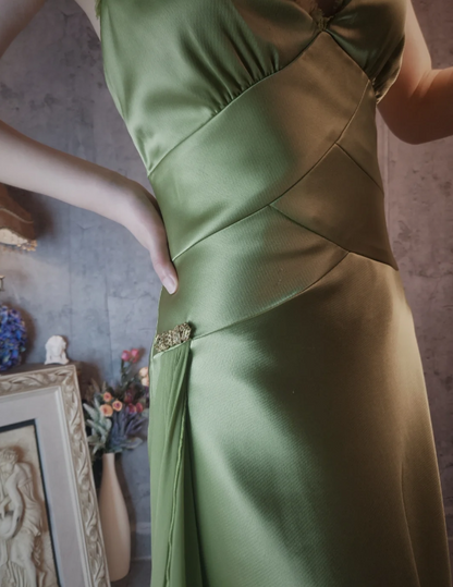 Vintage elegantes grünes Ballkleid aus Satin mit tiefem V-Ausschnitt, Abendkleid P4317