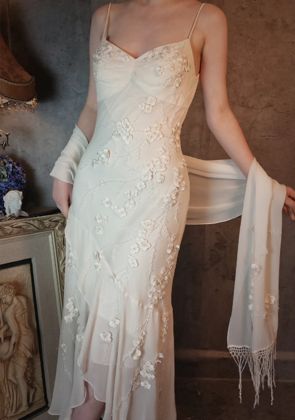 Elegantes elfenbeinfarbenes Meerjungfrauen-Abendkleid mit V-Ausschnitt, dünnen Trägern und 3D-Blumen aus Chiffon, lang, P4318