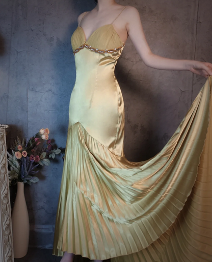 Vintage Grünes Meerjungfrau Abendkleid mit tiefem V-Ausschnitt, plissiert, Satin, langes Ballkleid P4319