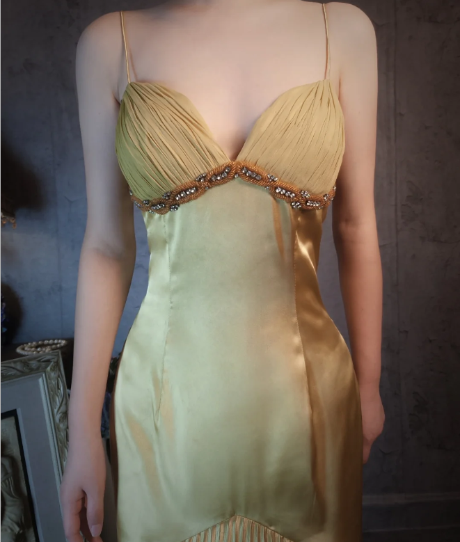 Vintage Grünes Meerjungfrau Abendkleid mit tiefem V-Ausschnitt, plissiert, Satin, langes Ballkleid P4319