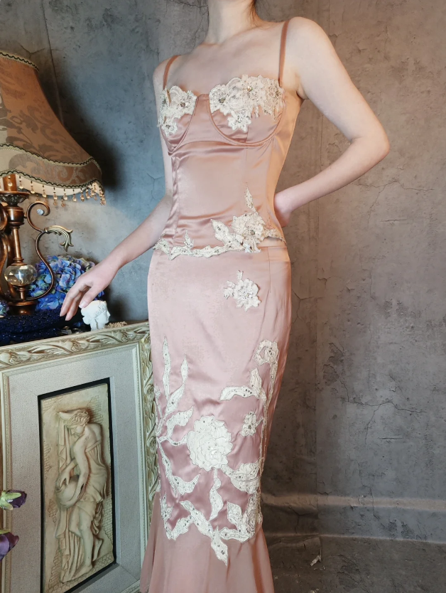 Elegantes pinkes Meerjungfrauen-Spaghettiträger-Kleid aus Satin mit Spitzenstickereien für Abschlussball/Abend P4320
