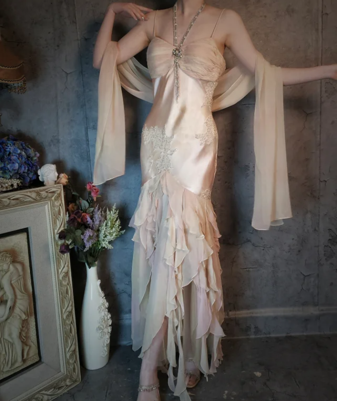 Elegantes hellrosa Meerjungfrau Pailletten Geschichtetes Rüschen Satin Abschlussballkleid Abendkleid P4321