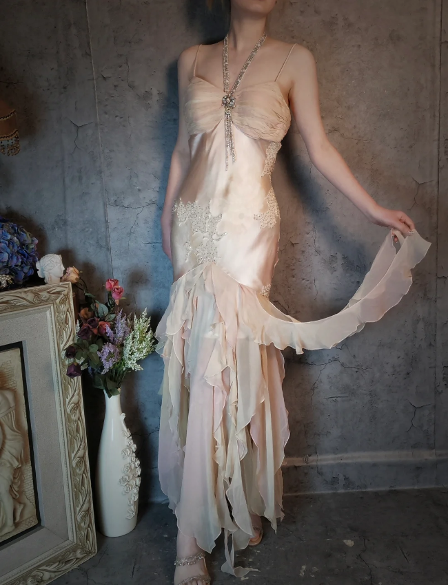 Elegantes hellrosa Meerjungfrau Pailletten Geschichtetes Rüschen Satin Abschlussballkleid Abendkleid P4321