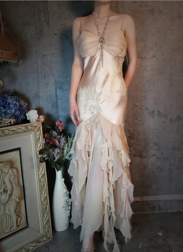 Elegantes hellrosa Meerjungfrau Pailletten Geschichtetes Rüschen Satin Abschlussballkleid Abendkleid P4321