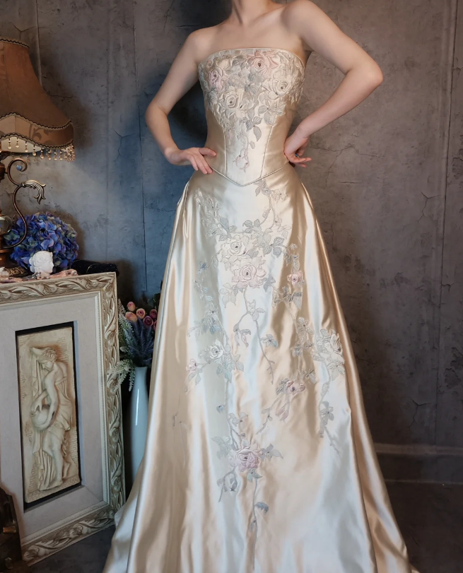 Vintage Champagner Gold A-Linie Trägerlos Bestickte Satin Schleppe Ballkleid Abendkleid P4324
