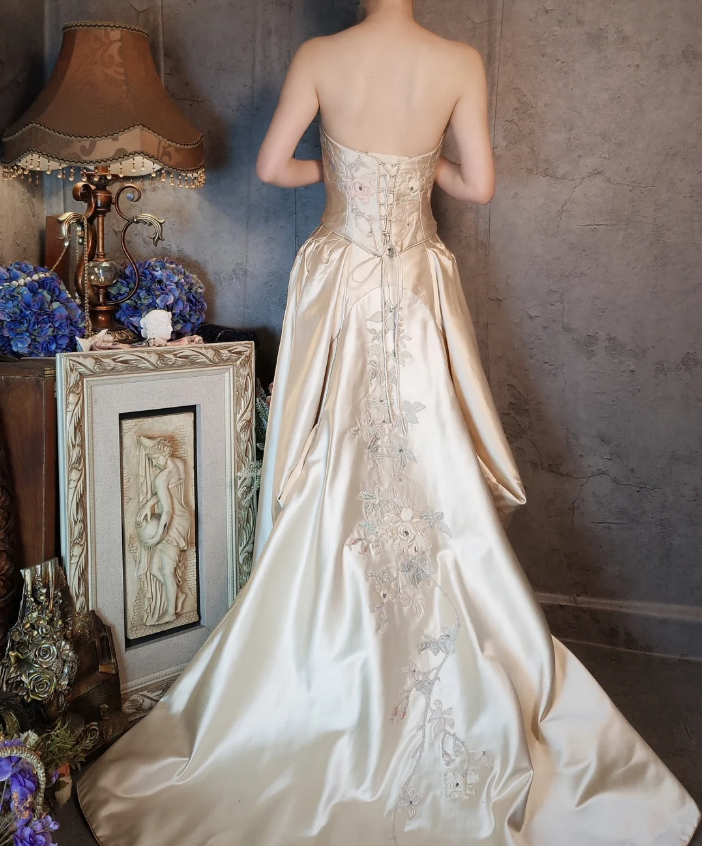 Vintage Champagner Gold A-Linie Trägerlos Bestickte Satin Schleppe Ballkleid Abendkleid P4324