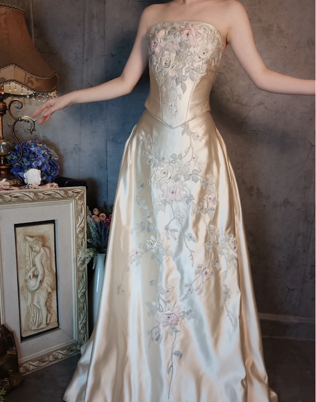 Vintage Champagner Gold A-Linie Trägerlos Bestickte Satin Schleppe Ballkleid Abendkleid P4324