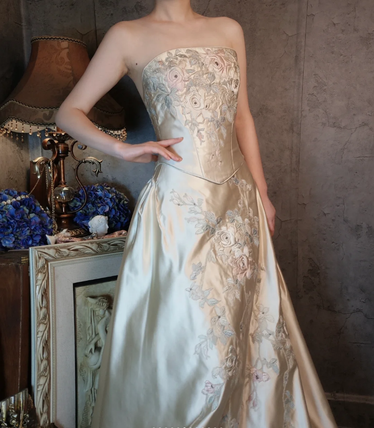 Vintage Champagner Gold A-Linie Trägerlos Bestickte Satin Schleppe Ballkleid Abendkleid P4324