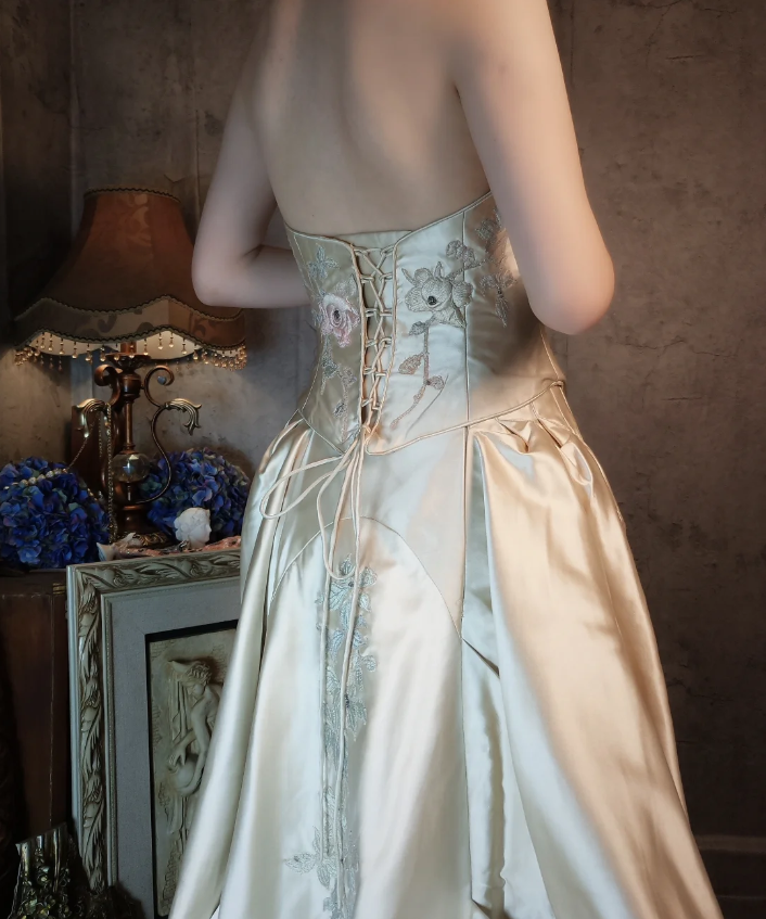 Vintage Champagner Gold A-Linie Trägerlos Bestickte Satin Schleppe Ballkleid Abendkleid P4324
