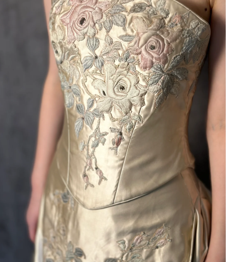 Vintage Champagner Gold A-Linie Trägerlos Bestickte Satin Schleppe Ballkleid Abendkleid P4324
