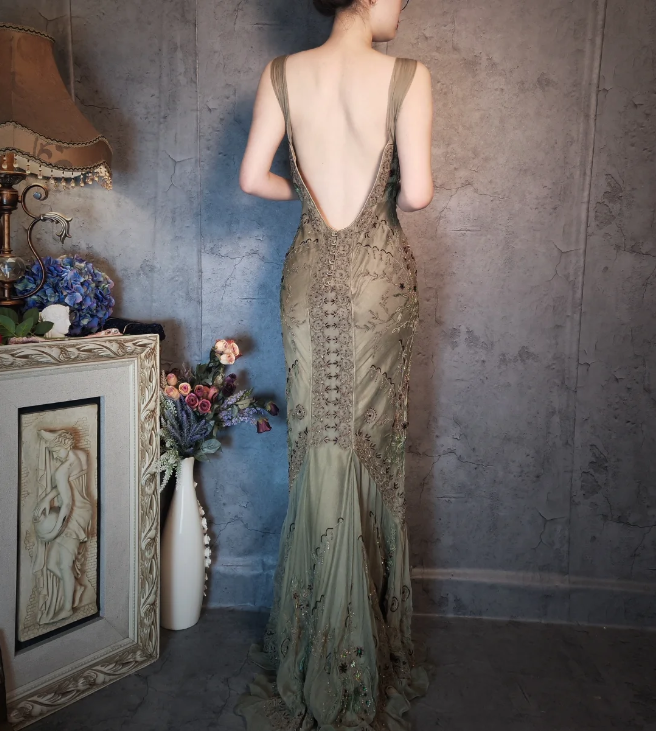 Vintage Luxuriöses grünes Meerjungfrauen-Abendkleid mit tiefem V-Ausschnitt, Perlenstickerei und Chiffon P4327