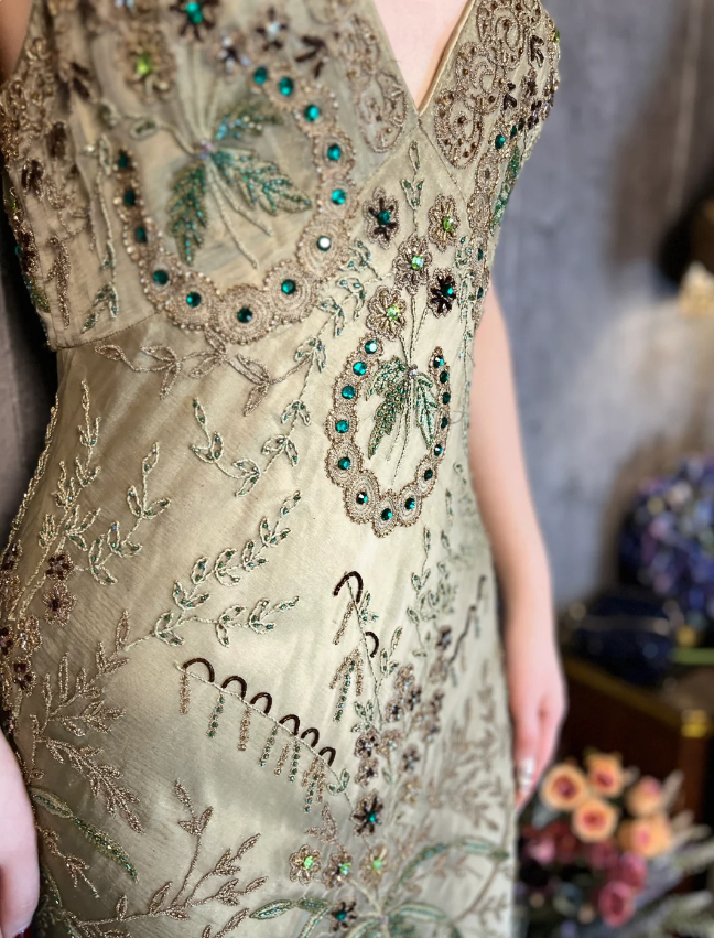 Vintage Luxuriöses grünes Meerjungfrauen-Abendkleid mit tiefem V-Ausschnitt, Perlenstickerei und Chiffon P4327