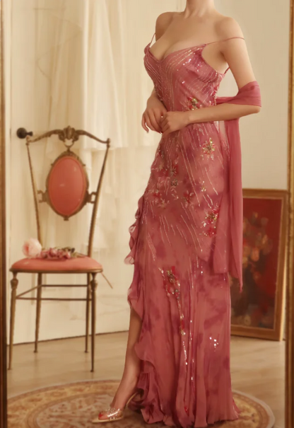 Elegantes Meerjungfrauen-Abendkleid in Rosenrosa mit tiefem V-Ausschnitt, dünnen Trägern und Chiffon P4330