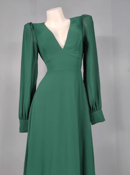 Elegantes, tiefgrünes A-Linien-Abendkleid aus Chiffon mit V-Ausschnitt, langen Ärmeln und rückenfreiem Design, P4332