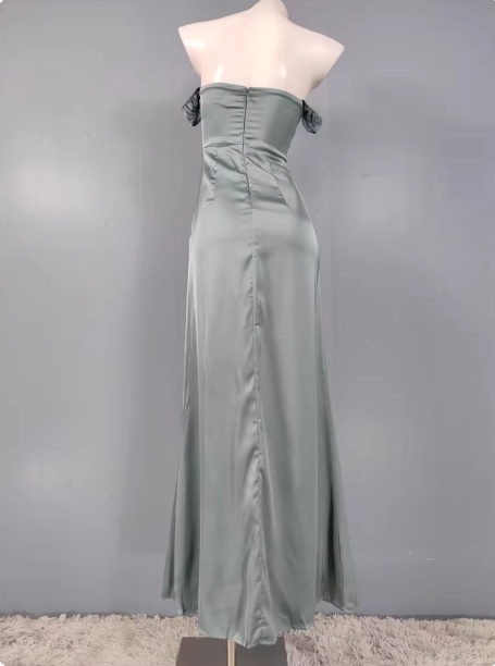 Elegantes graugrünes Ballkleid mit herzförmigem Ausschnitt, schmalem Schlitz und Satinstoff P4334