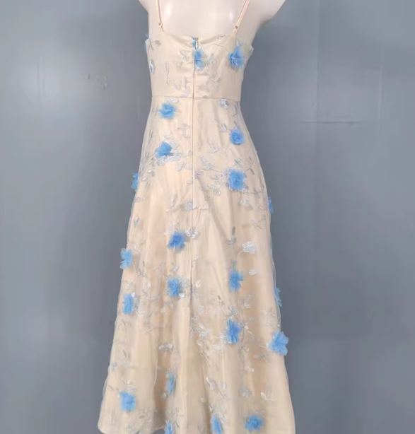 Süßes A-Linien-Abendkleid aus Tüll mit 3D-Blumenstickerei P4335