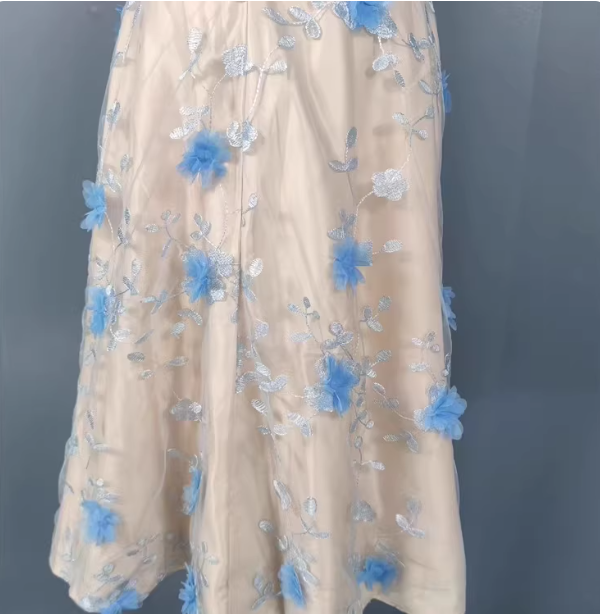 Süßes A-Linien-Abendkleid aus Tüll mit 3D-Blumenstickerei P4335