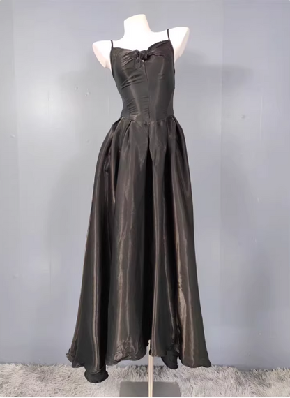 Elegantes schwarzes A-Linien-Spaghettiträger-Satin-langes Ballkleid Abendkleid P4336