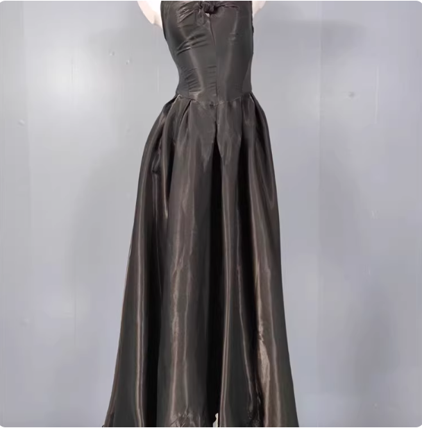 Elegantes schwarzes A-Linien-Spaghettiträger-Satin-langes Ballkleid Abendkleid P4336