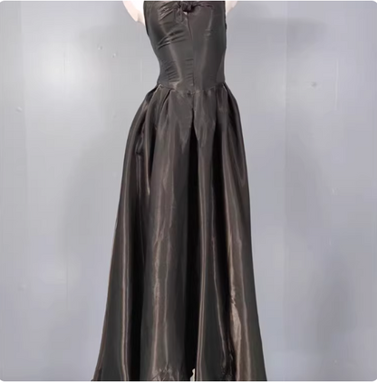 Elegantes schwarzes A-Linien-Spaghettiträger-Satin-langes Ballkleid Abendkleid P4336