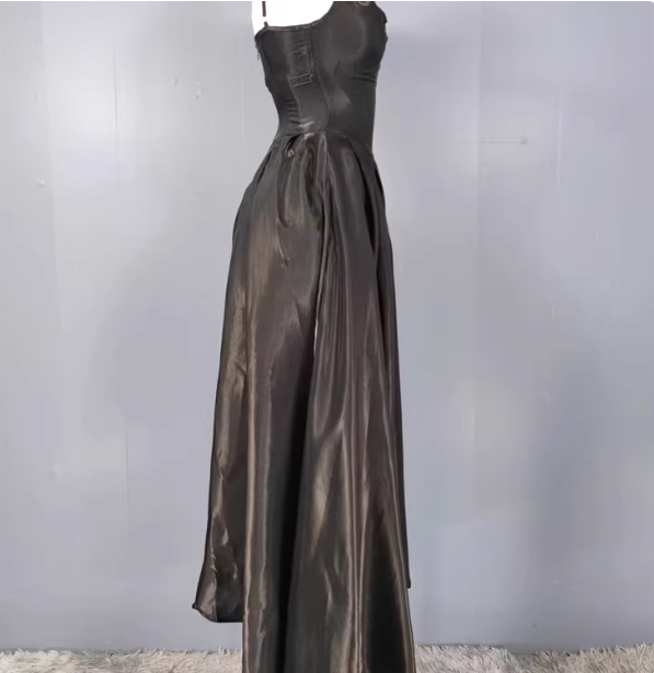 Elegantes schwarzes A-Linien-Spaghettiträger-Satin-langes Ballkleid Abendkleid P4336
