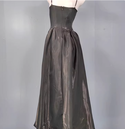 Elegantes schwarzes A-Linien-Spaghettiträger-Satin-langes Ballkleid Abendkleid P4336