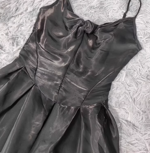 Elegantes schwarzes A-Linien-Spaghettiträger-Satin-langes Ballkleid Abendkleid P4336