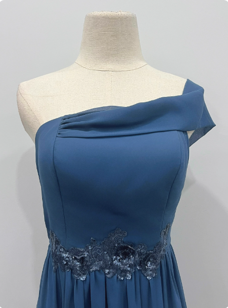 Élégante Robe de Bal de Demoiselle d'honneur en Mousseline Bleu Poussière à Une Épaule P4342