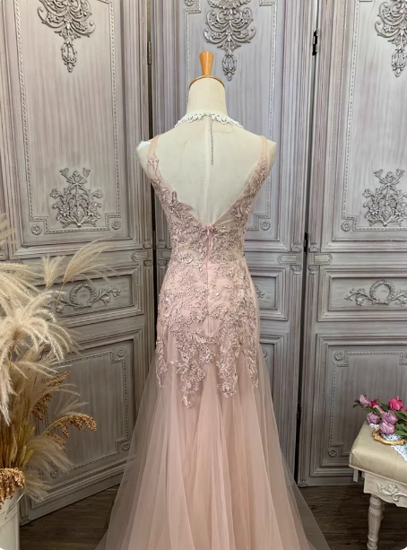 Elegantes rosa Meerjungfrau V-Ausschnitt Spitzenstickerei Tüll langes Ballkleid Abendkleid P4346