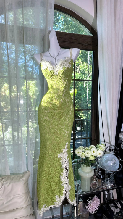 Frisches grünes Meerjungfrauen-Trägerloses, rückenfreies, überkreuztes Spitzen-langes Ballkleid Abendkleid P4035