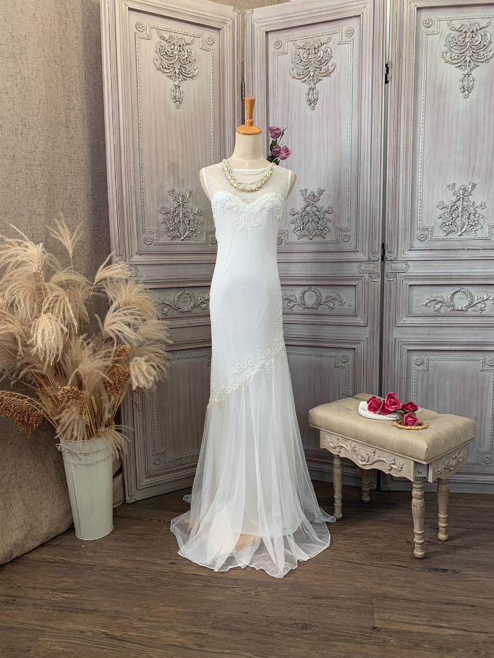 Elegantes weißes Meerjungfrauen-Abendkleid aus Chiffon mit Perlen ohne Ärmel P4352