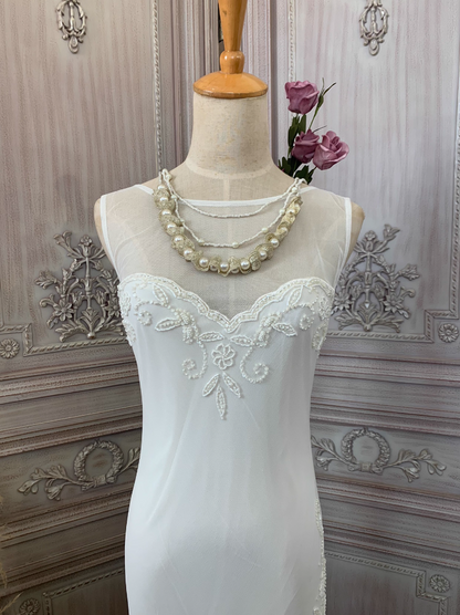 Elegantes weißes Meerjungfrauen-Abendkleid aus Chiffon mit Perlen ohne Ärmel P4352