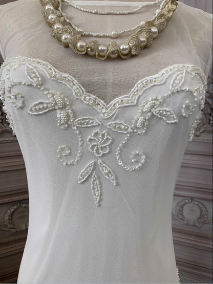 Elegantes weißes Meerjungfrauen-Abendkleid aus Chiffon mit Perlen ohne Ärmel P4352